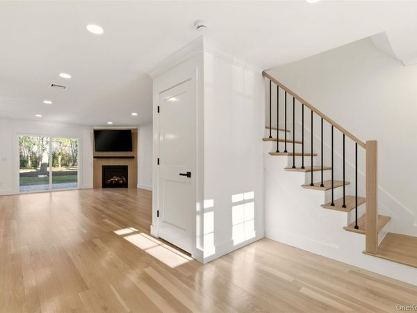 11 Plantation Drive, Hauppauge, NY 11788