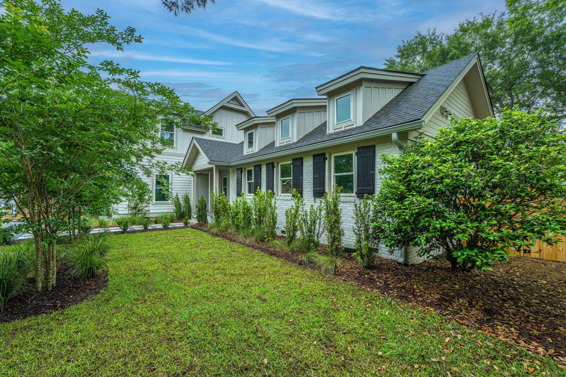 1405 Heather Drive Photo 4