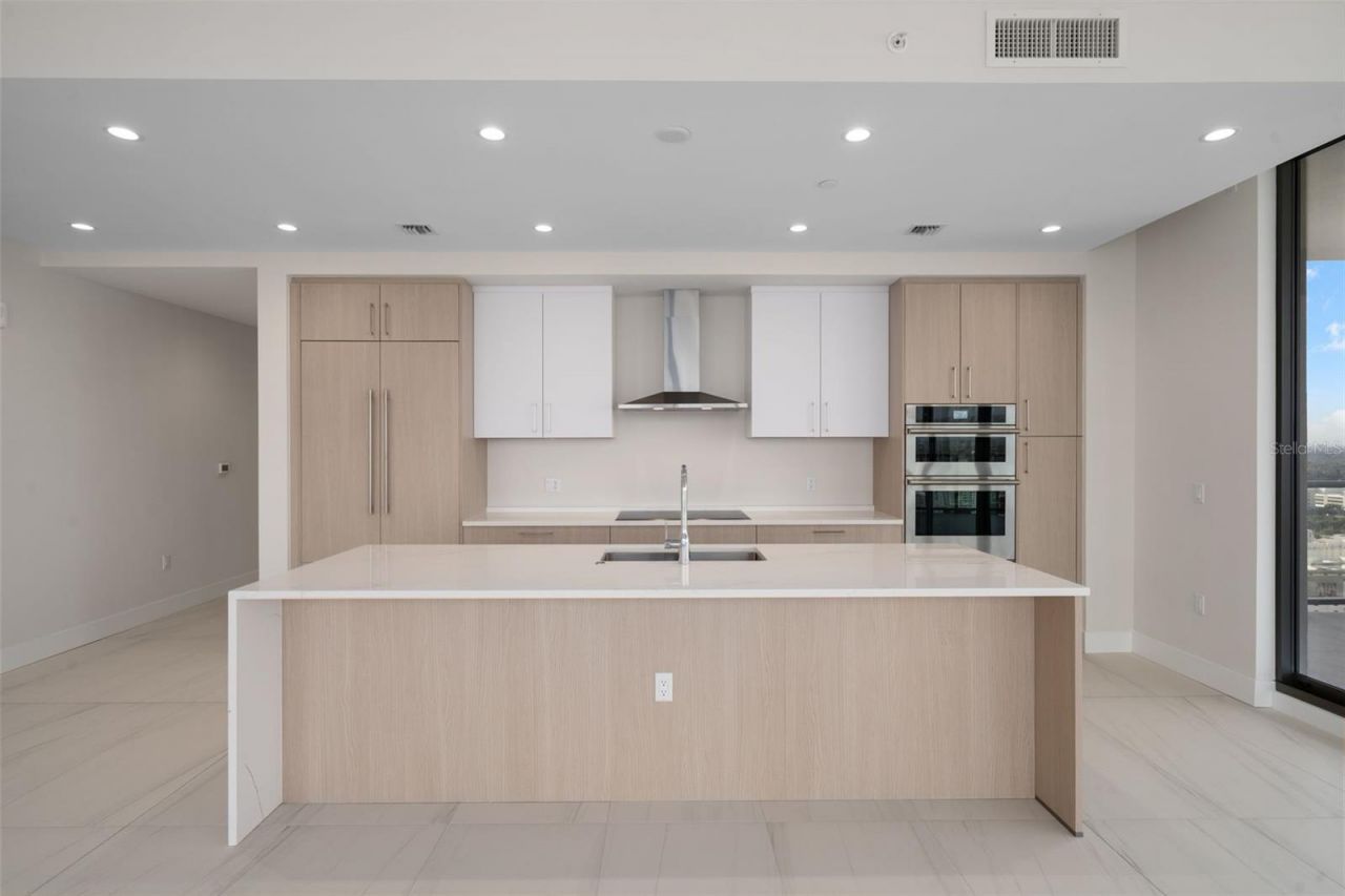 275 1st Avenue S, Unit 2401, Saint Petersburg, FL 33701 Photo