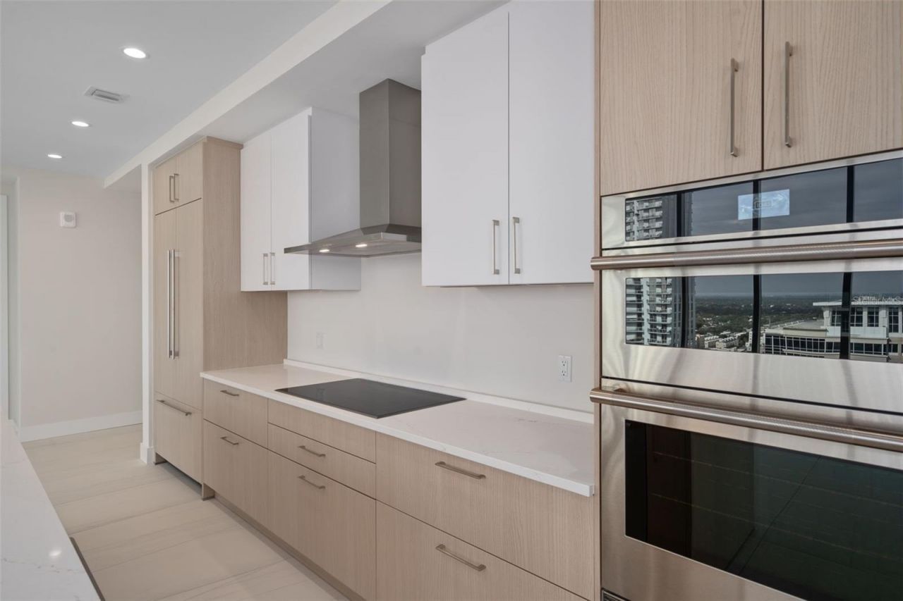 275 1st Avenue S, Unit 2401, Saint Petersburg, FL 33701 Photo