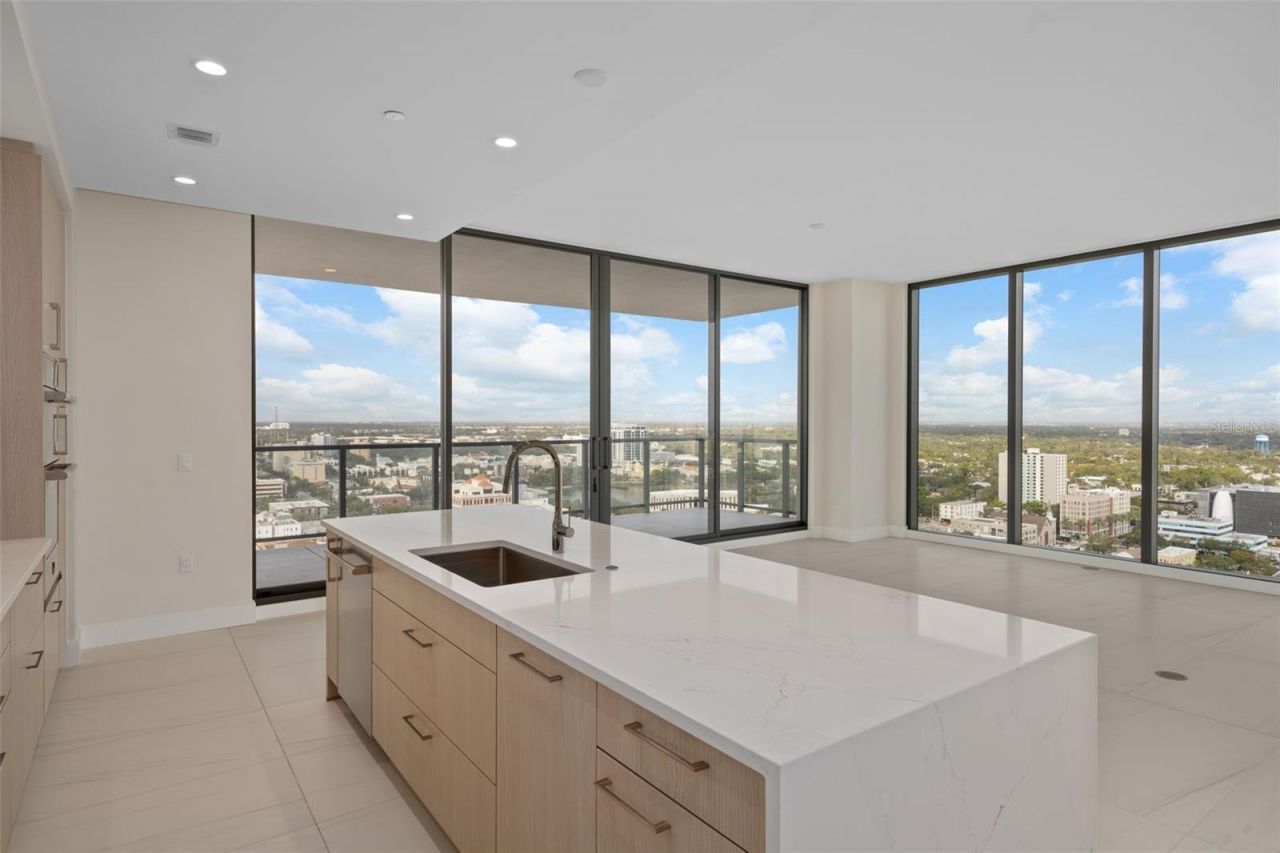 275 1st Avenue S, Unit 2401, Saint Petersburg, FL 33701 Photo