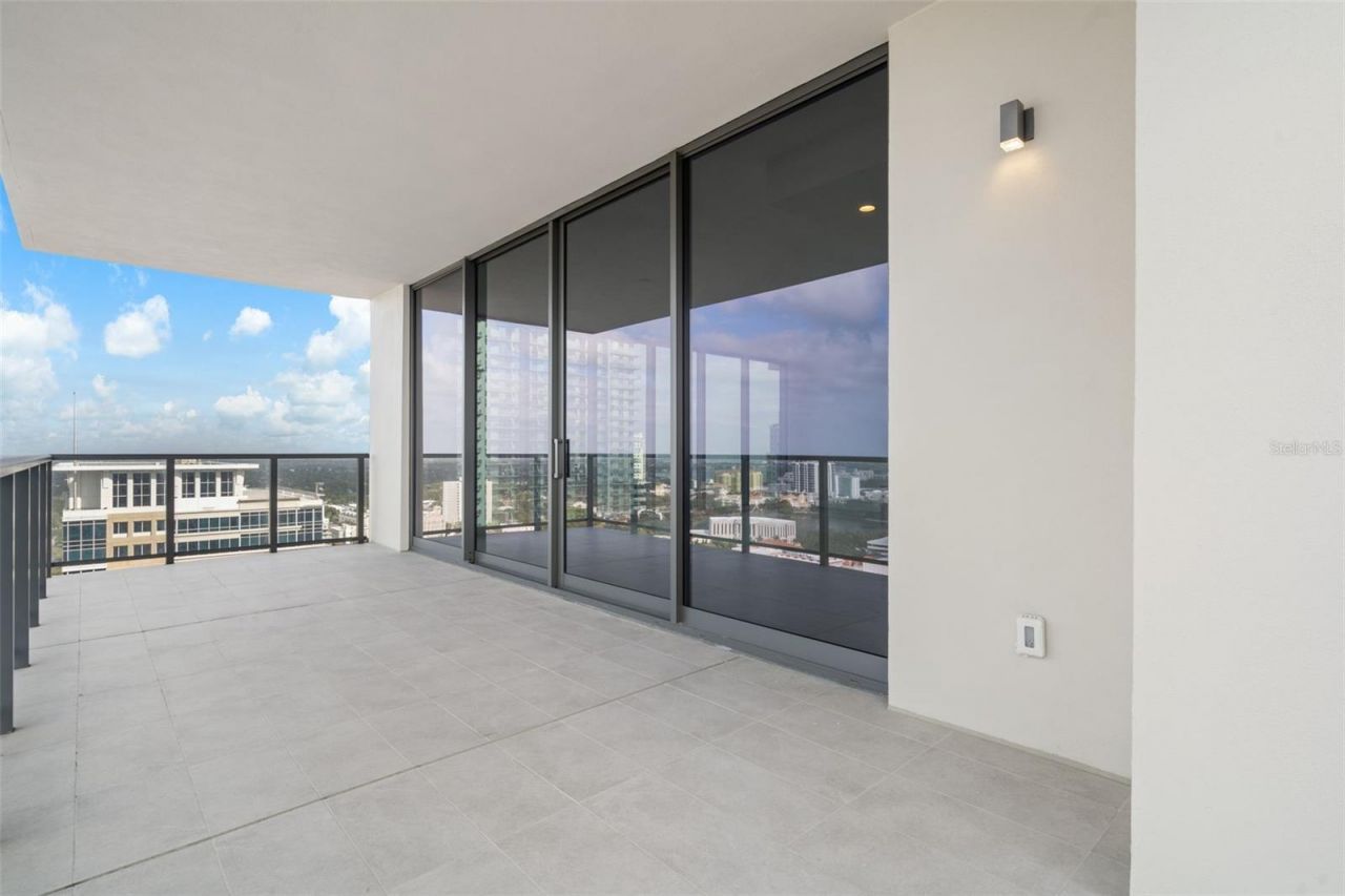 275 1st Avenue S, Unit 2401, Saint Petersburg, FL 33701 Photo