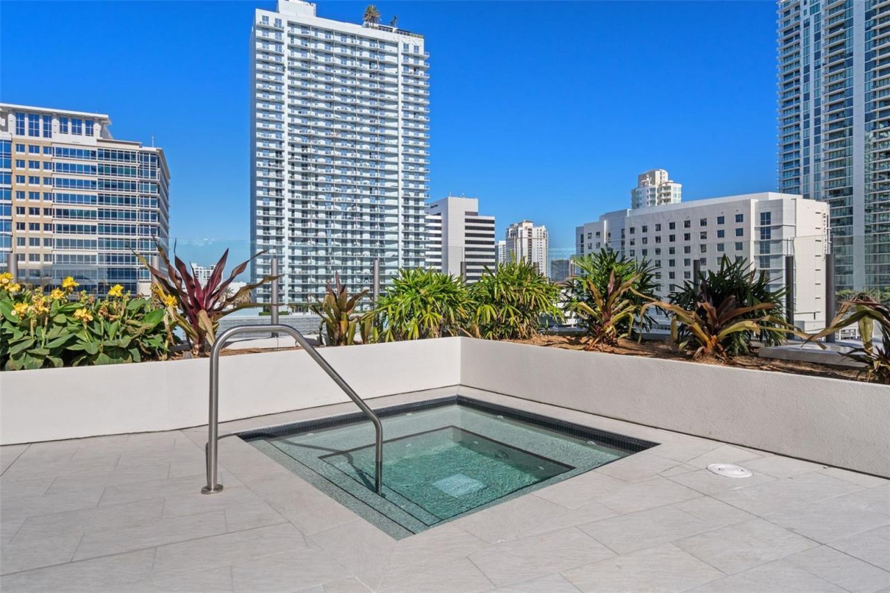 275 1st Avenue S, Unit 2401, Saint Petersburg, FL 33701 Photo