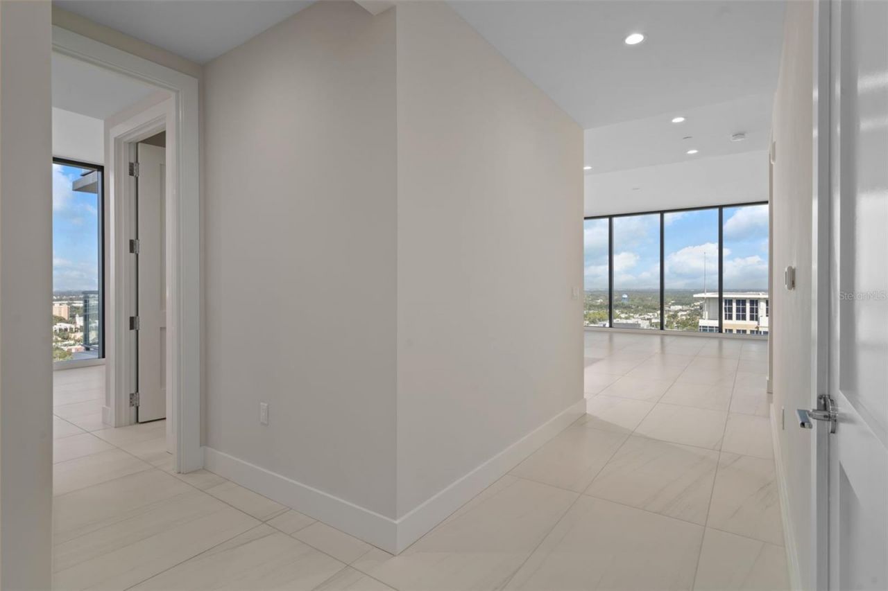 275 1st Avenue S, Unit 2401, Saint Petersburg, FL 33701 Photo