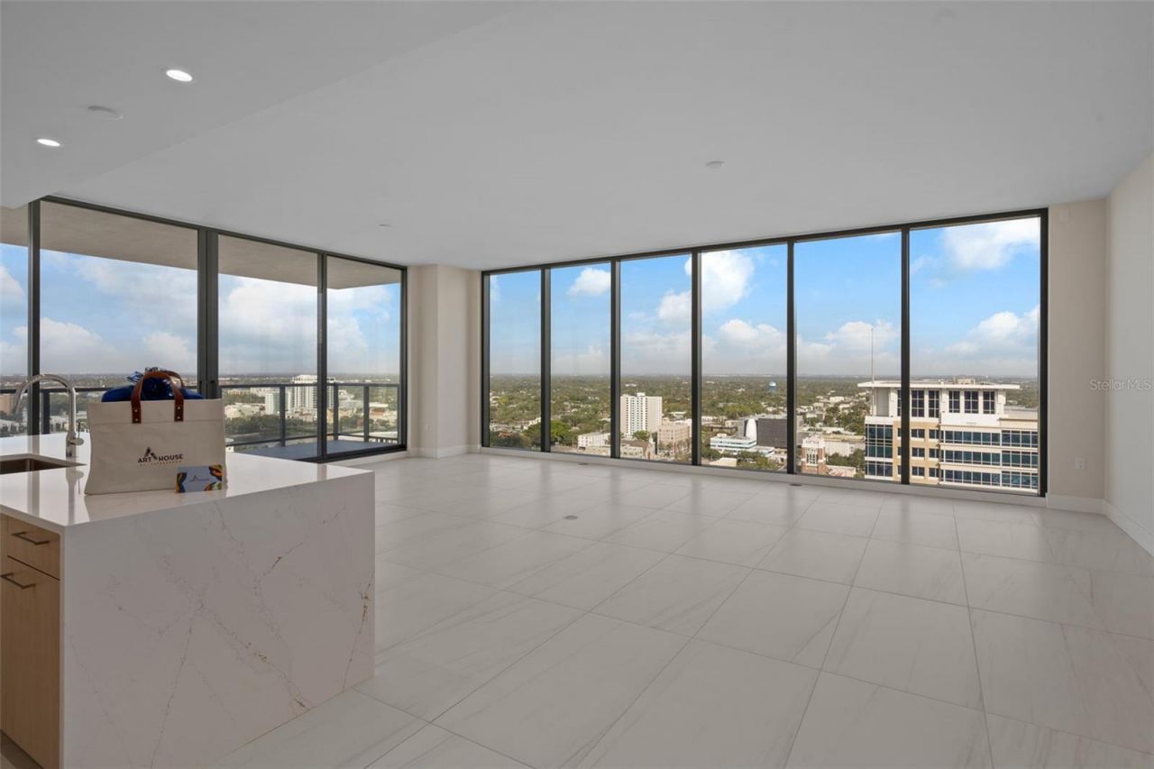 275 1st Avenue S, Unit 2401, Saint Petersburg, FL 33701 Photo