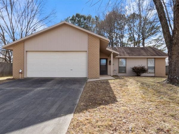 2847 Dove Drive, Fayetteville, AR 72704