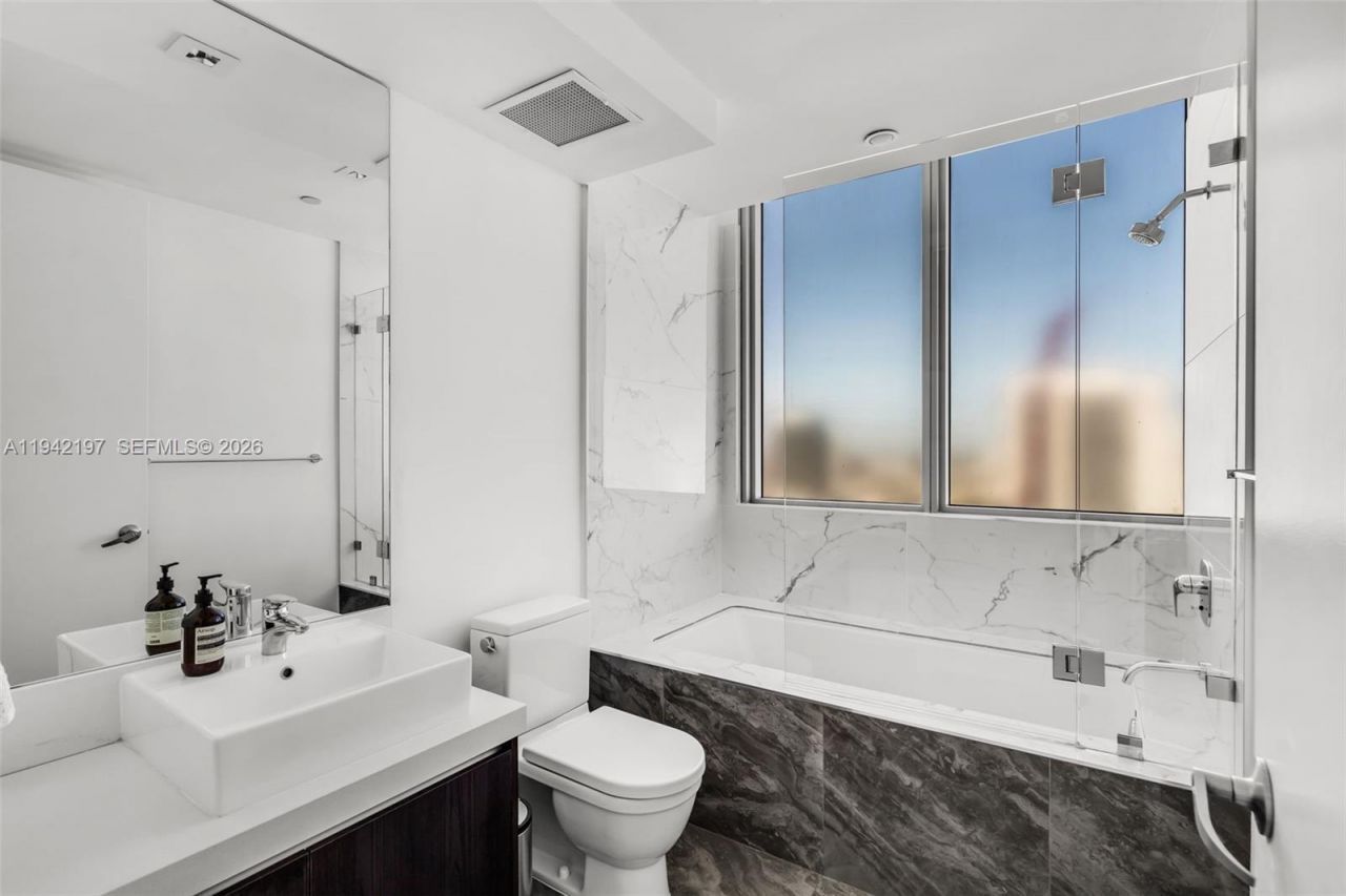 1100 Biscayne Blvd , Unit 2907, Miami, FL 33132 Photo