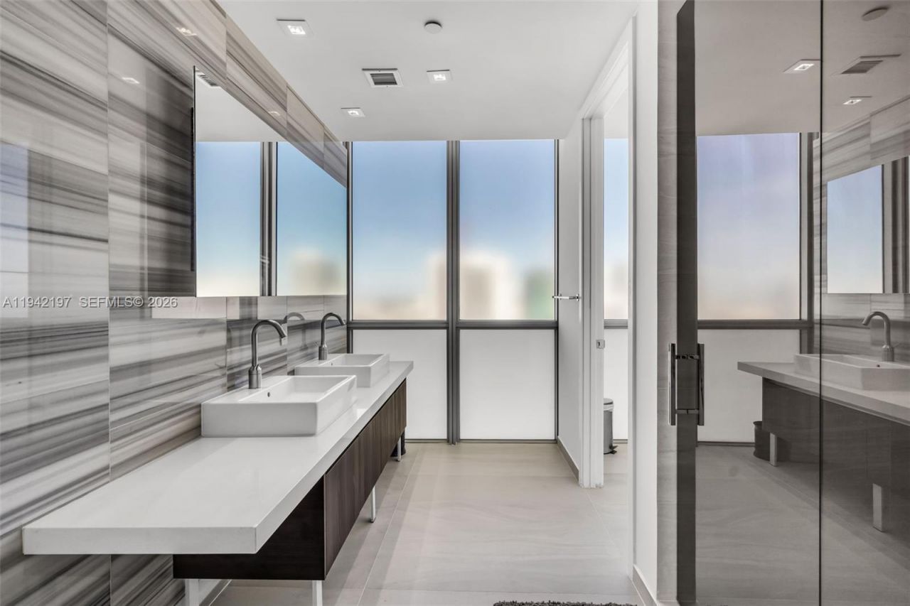 1100 Biscayne Blvd , Unit 2907, Miami, FL 33132 Photo