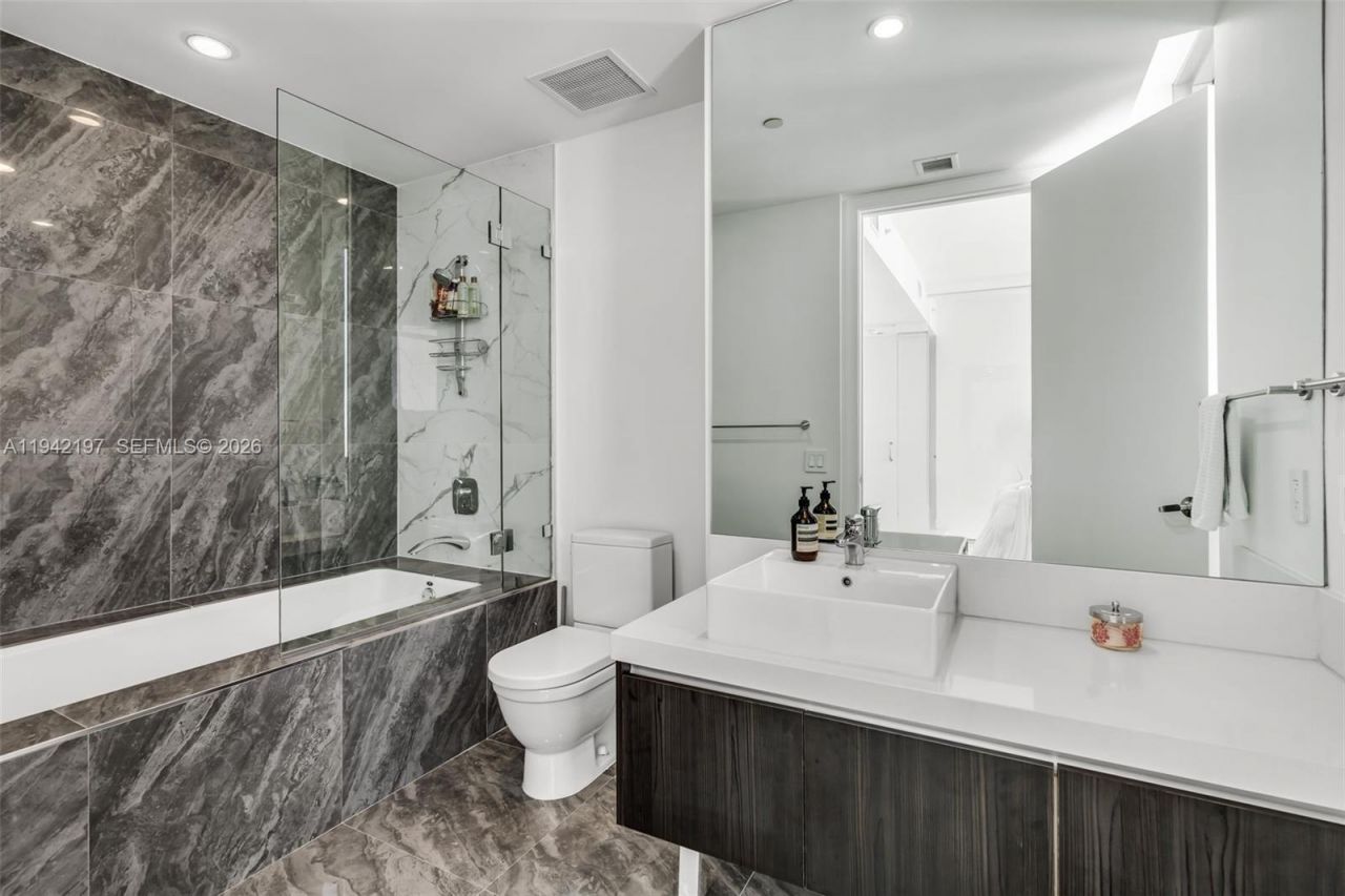 1100 Biscayne Blvd , Unit 2907, Miami, FL 33132 Photo