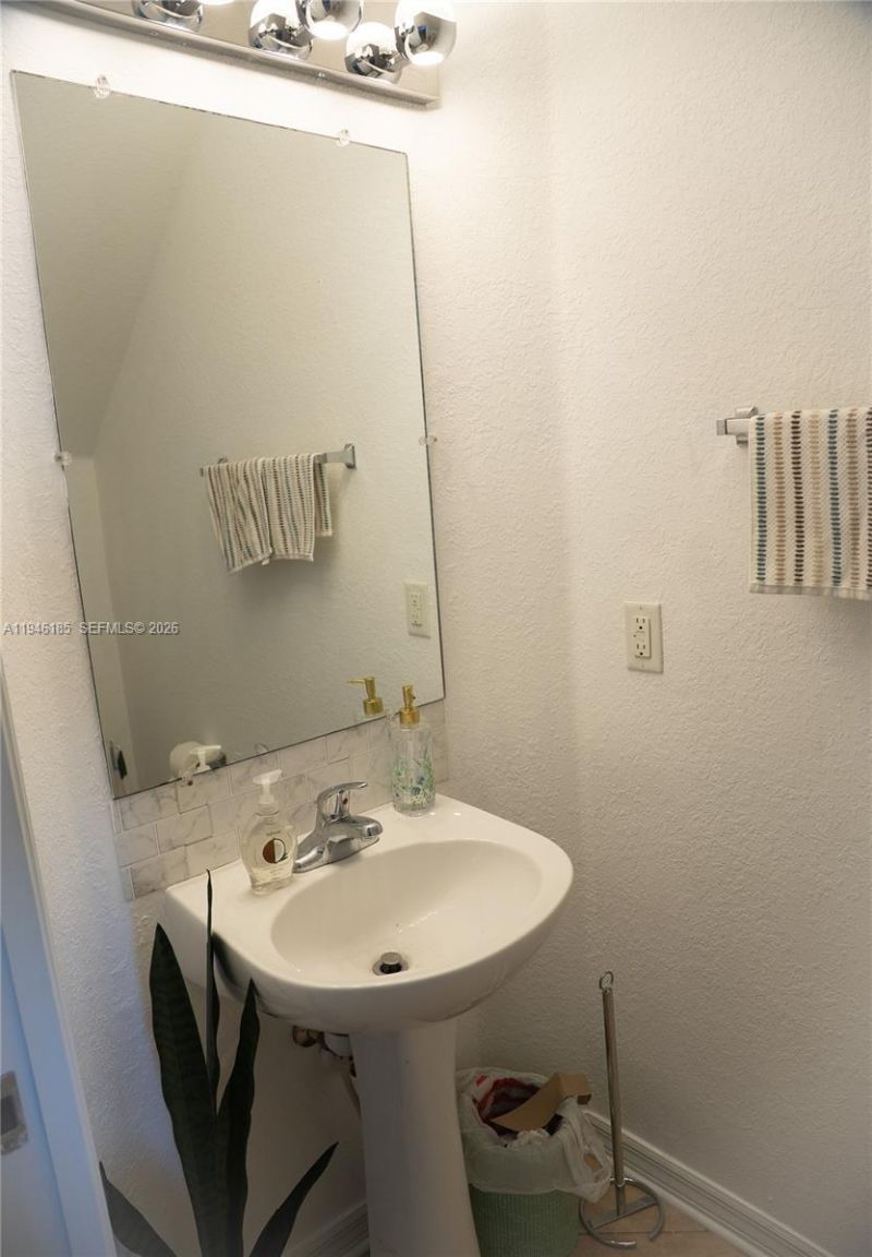 141 NW 2nd Ave, Unit 7, Hallandale Beach, FL 33009 Photo