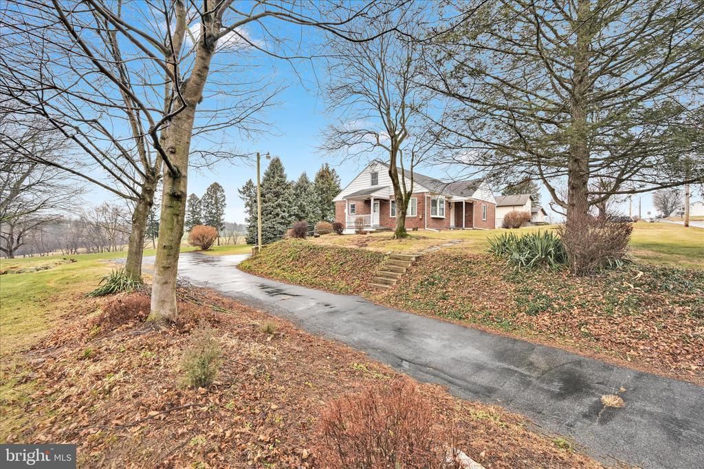 1225 SHUMAKER ROAD Manheim, PA 17545