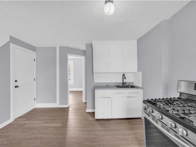 11702 Brookfield Avenue, Unit 2/UP, Cleveland, OH 44135 Photo 6