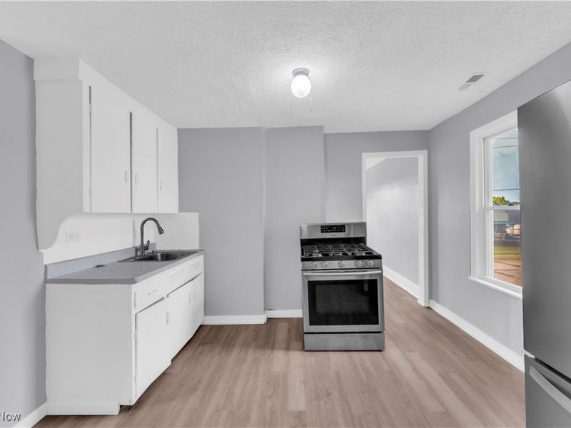 11702 Brookfield Avenue, Unit 2/UP, Cleveland, OH 44135 Photo 7