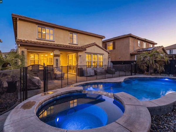 515 515 W Cherry St, Dixon, CA 95620