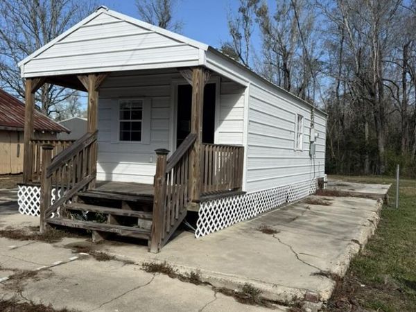 84 Main Ave., Brooklyn, MS 39425