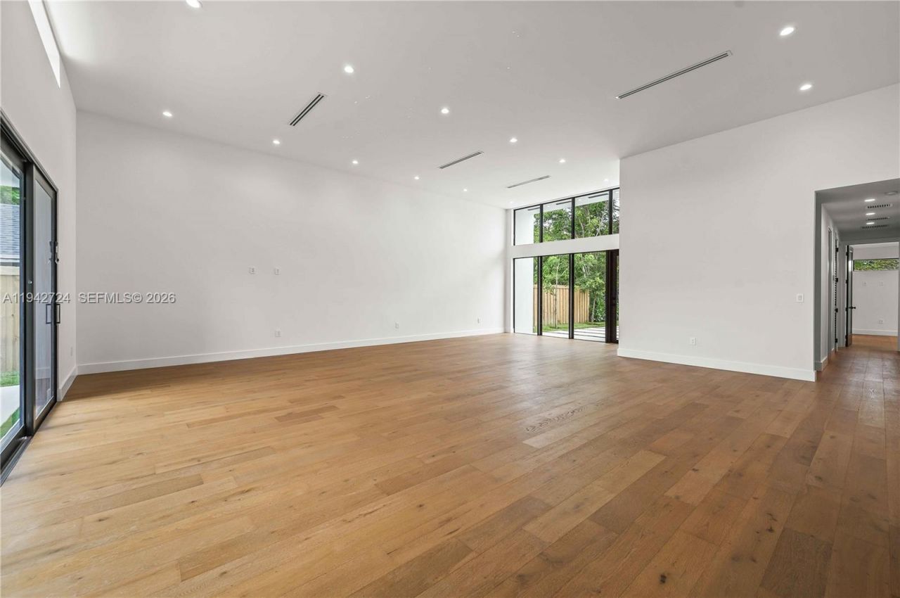 326 NW 40th St, Miami, FL 33127 Photo