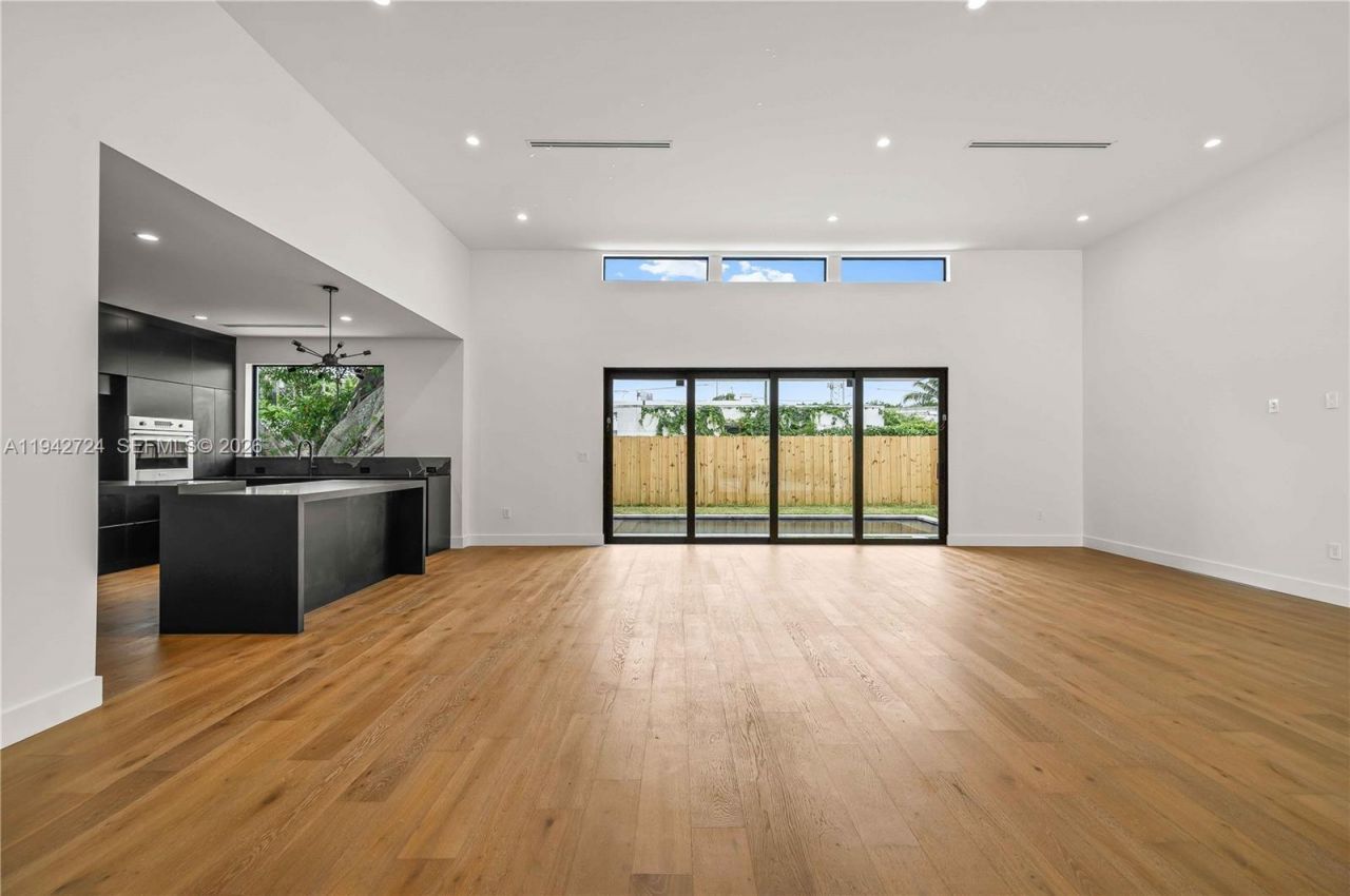 326 NW 40th St, Miami, FL 33127 Photo