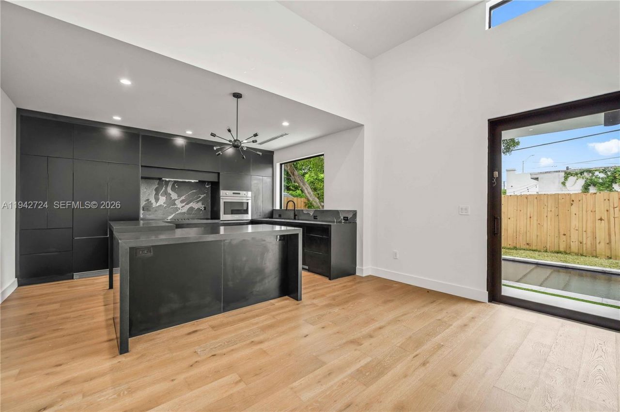 326 NW 40th St, Miami, FL 33127 Photo