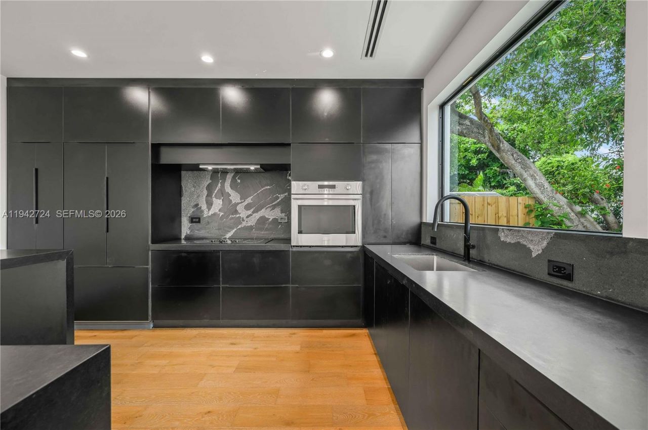 326 NW 40th St, Miami, FL 33127 Photo