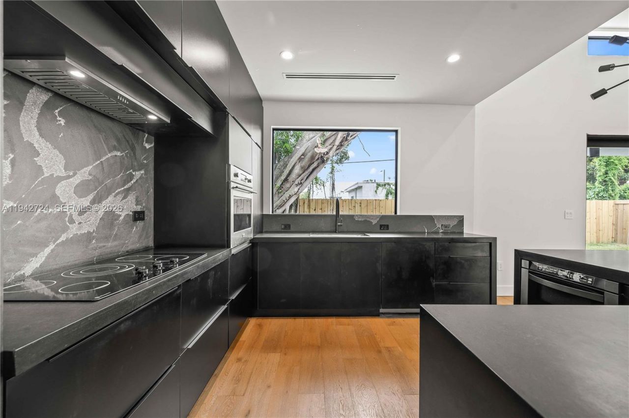 326 NW 40th St, Miami, FL 33127 Photo