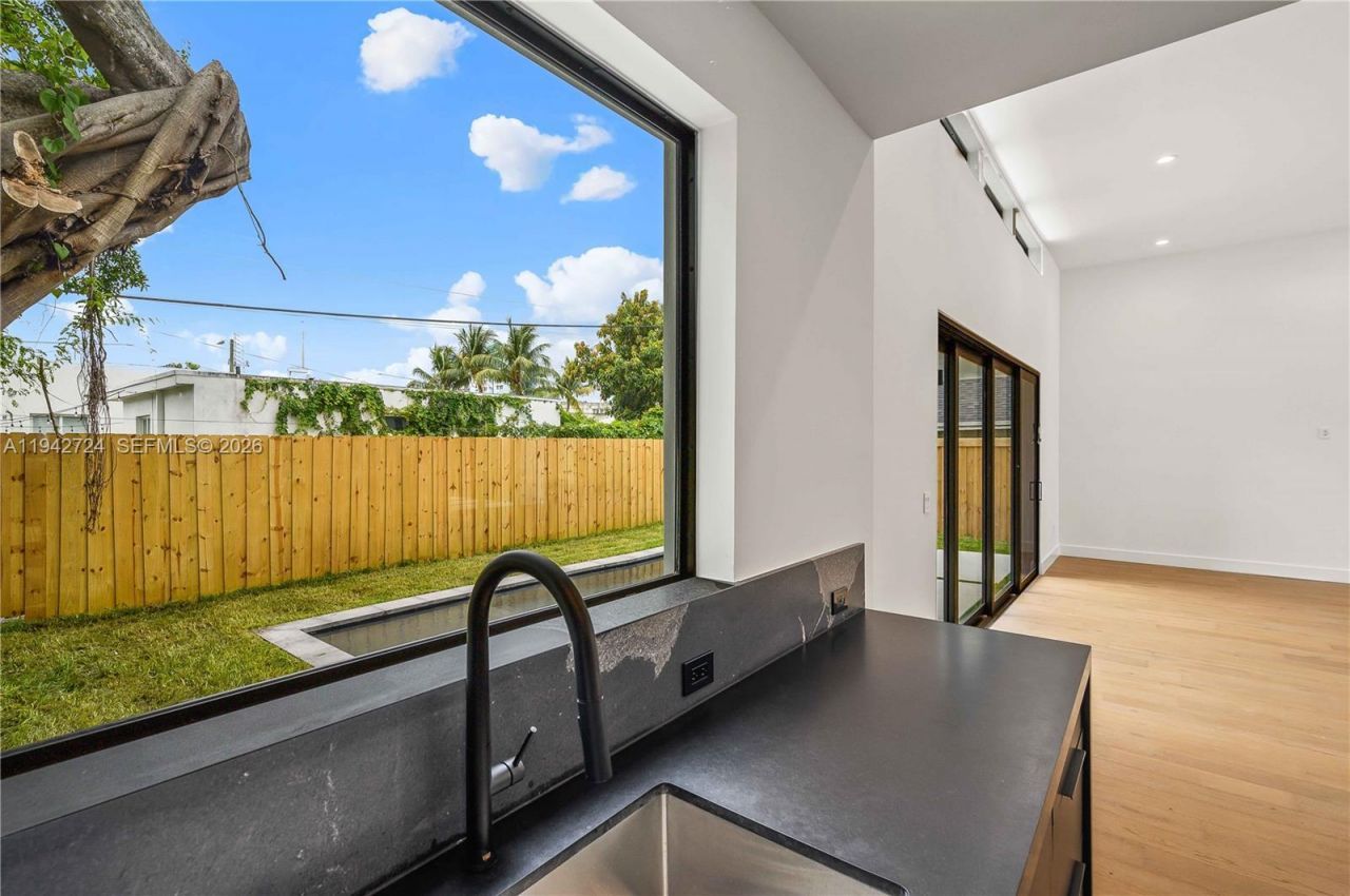 326 NW 40th St, Miami, FL 33127 Photo