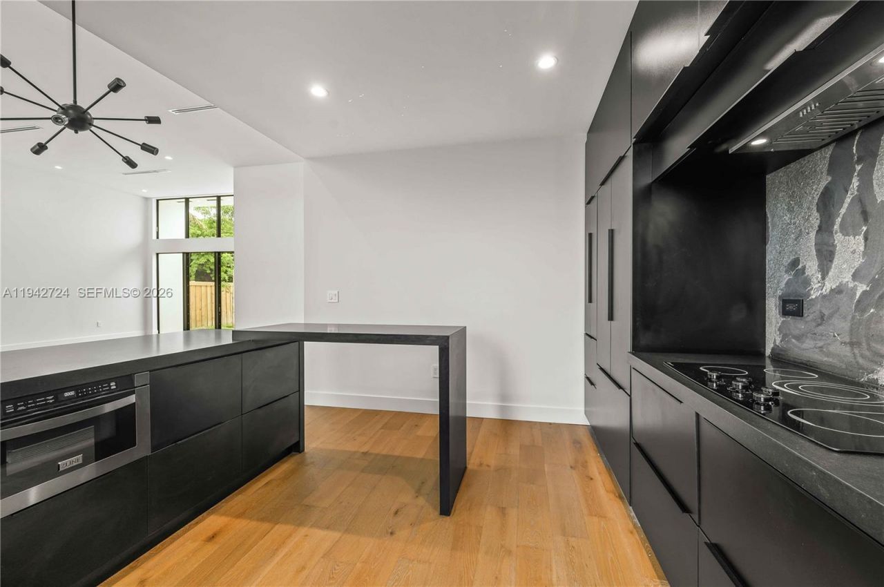 326 NW 40th St, Miami, FL 33127 Photo