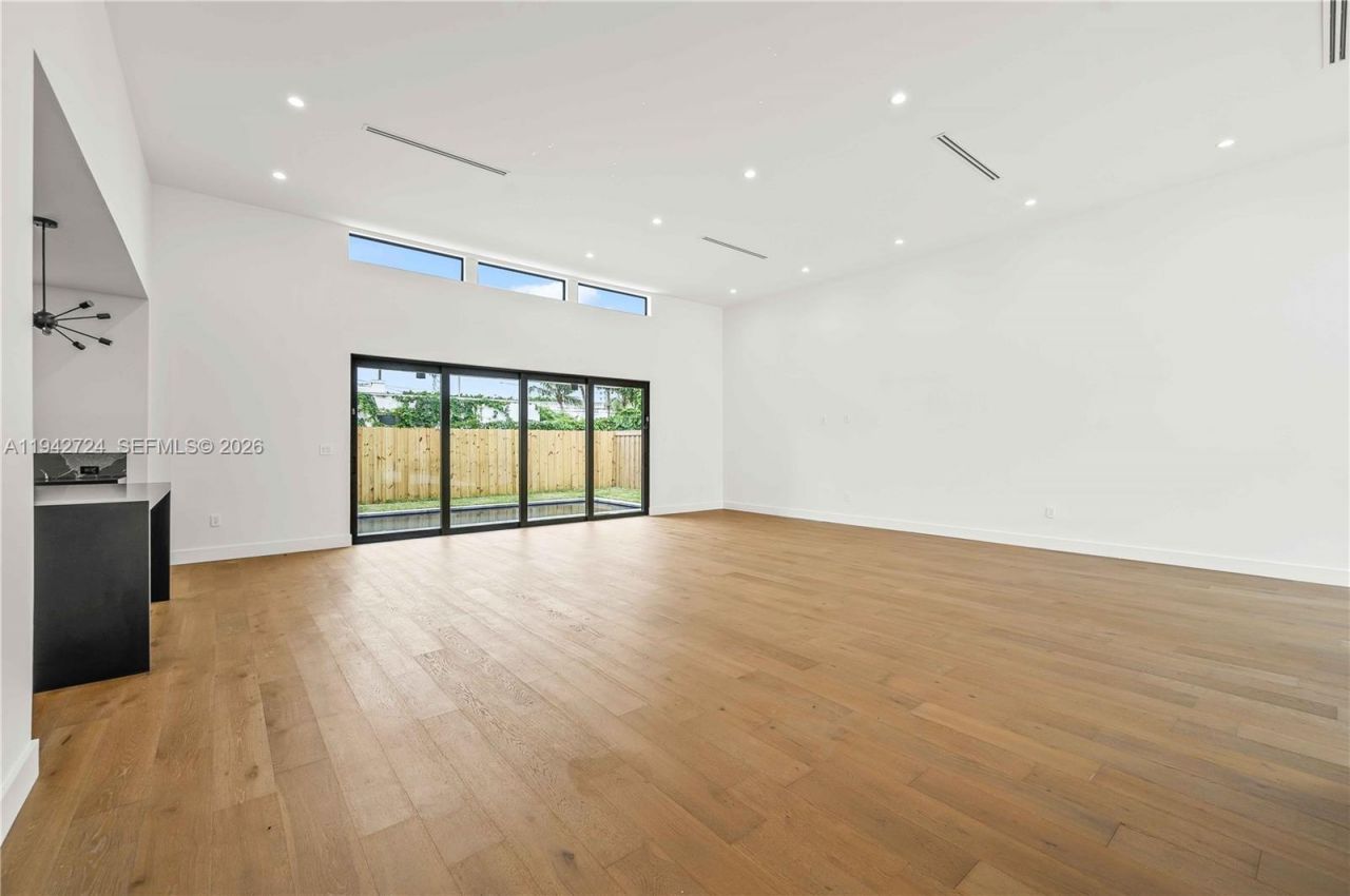 326 NW 40th St, Miami, FL 33127 Photo