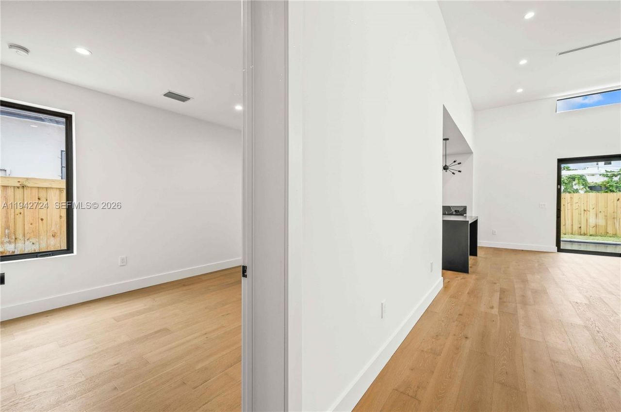 326 NW 40th St, Miami, FL 33127 Photo