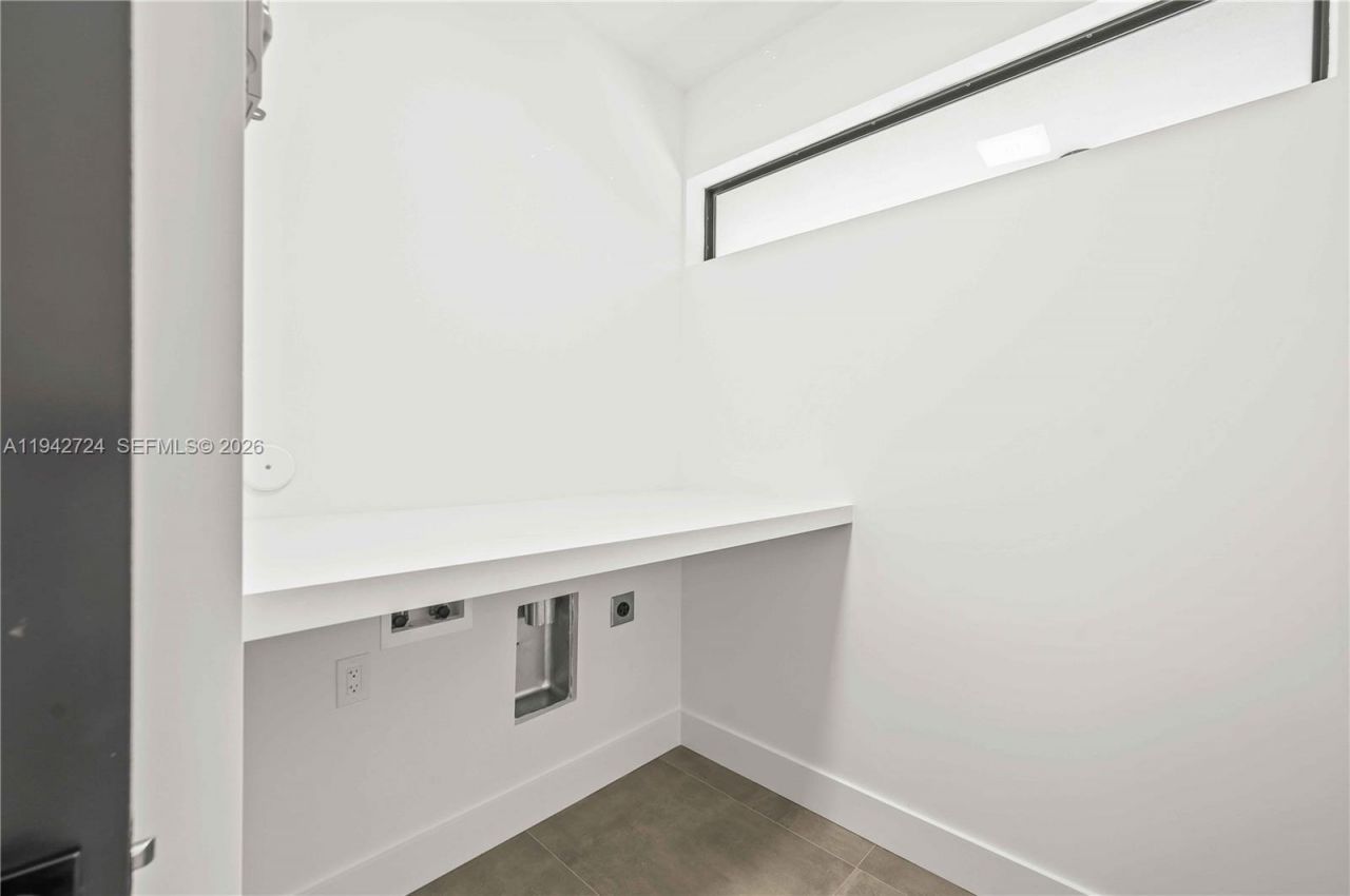 326 NW 40th St, Miami, FL 33127 Photo