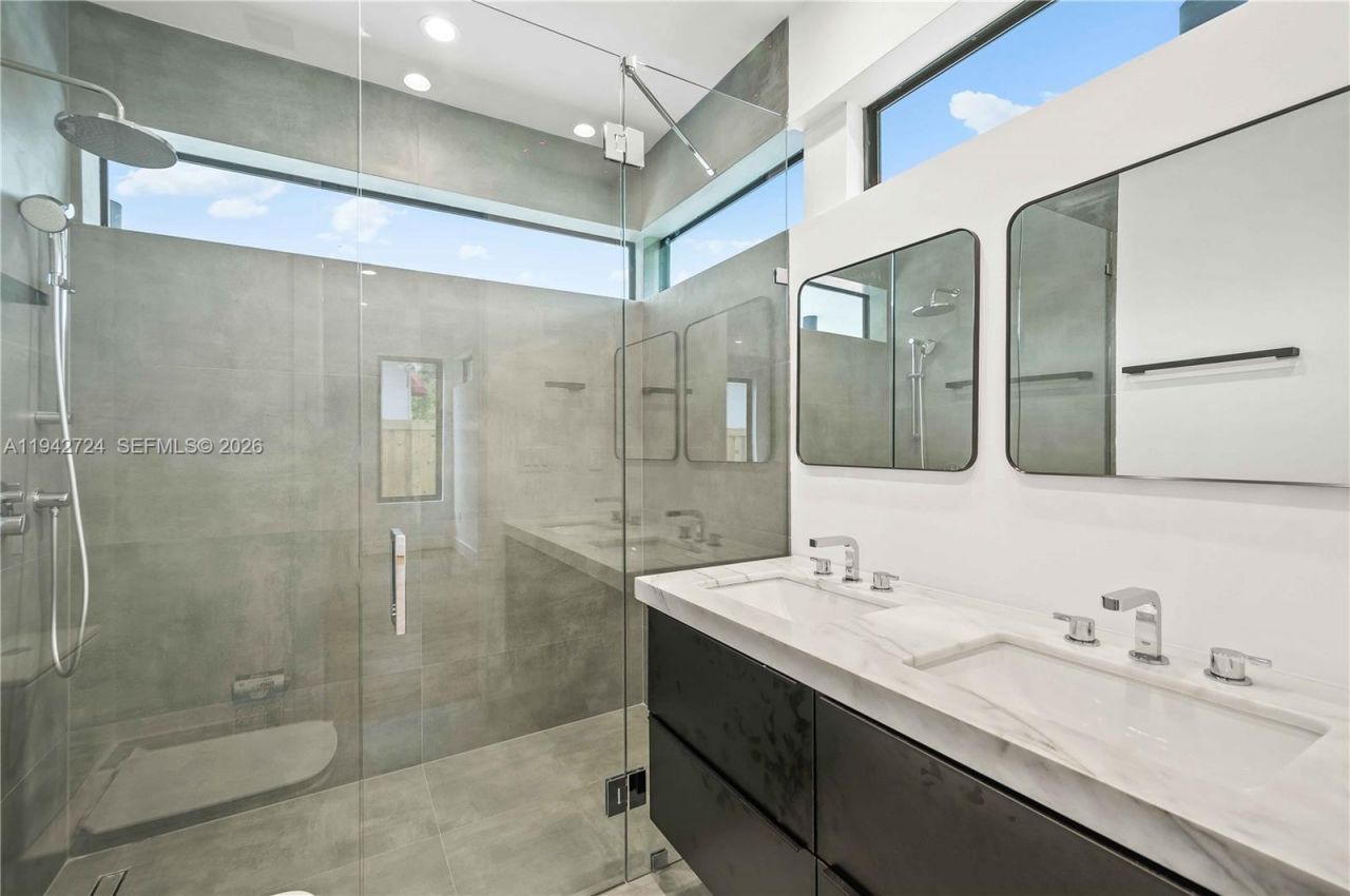 326 NW 40th St, Miami, FL 33127 Photo