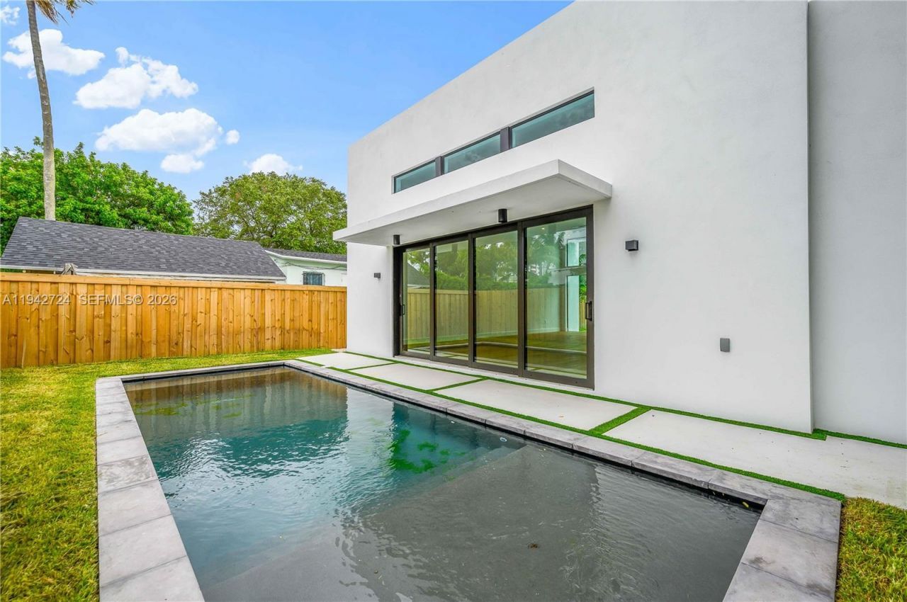 326 NW 40th St, Miami, FL 33127 Photo