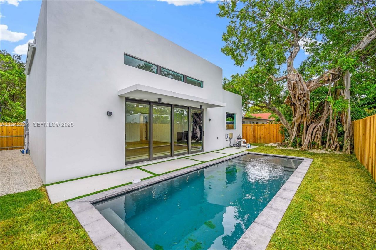 326 NW 40th St, Miami, FL 33127 Photo