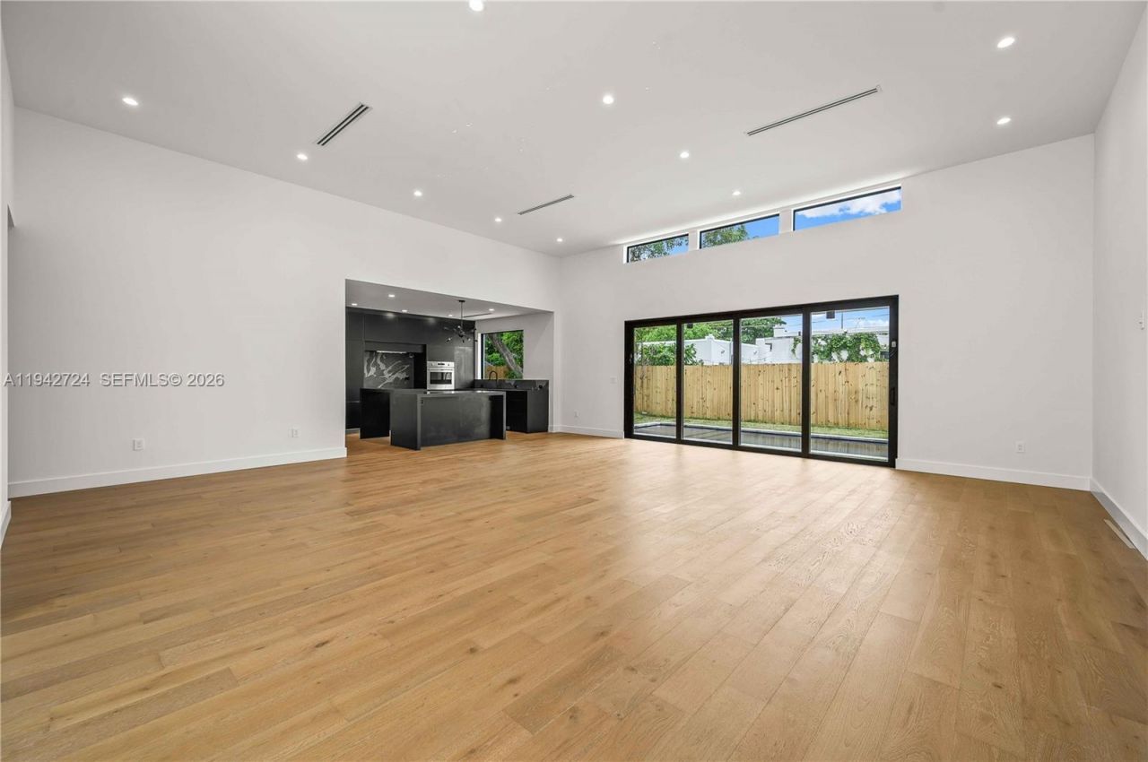 326 NW 40th St, Miami, FL 33127 Photo