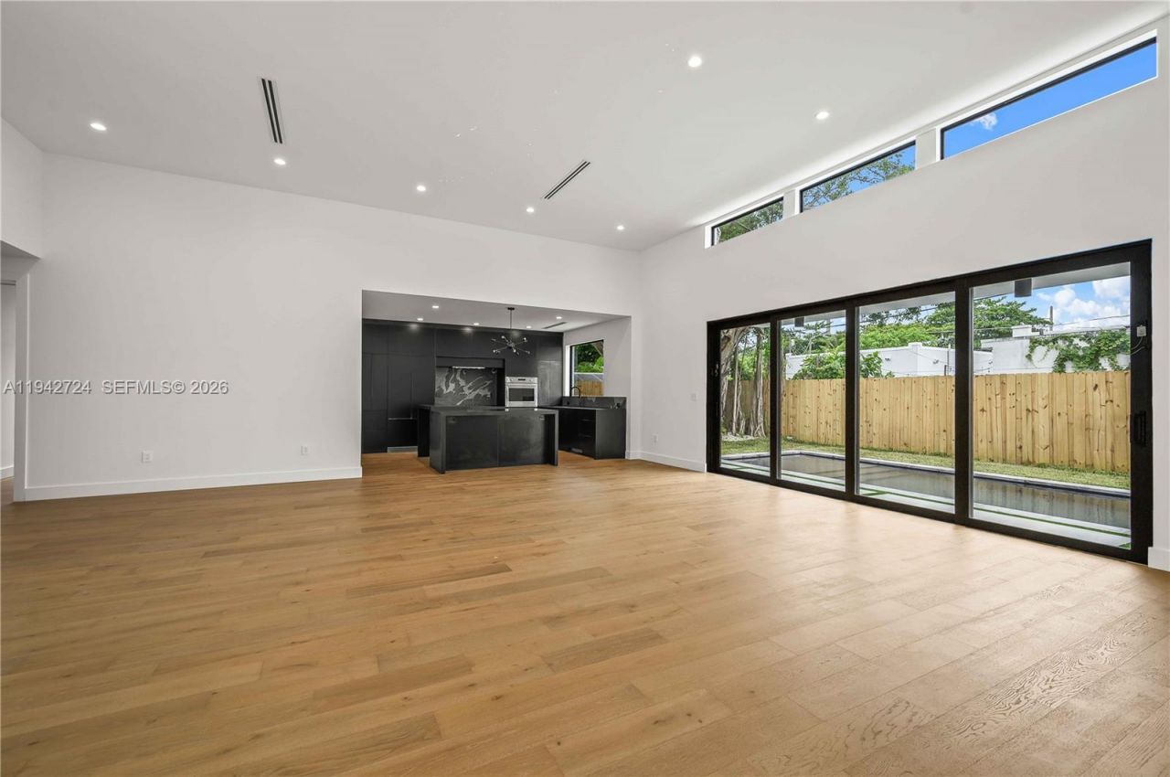 326 NW 40th St, Miami, FL 33127 Photo