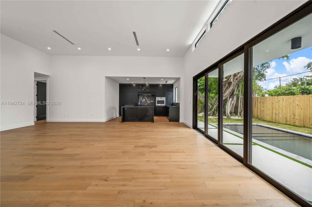 326 NW 40th St, Miami, FL 33127 Photo