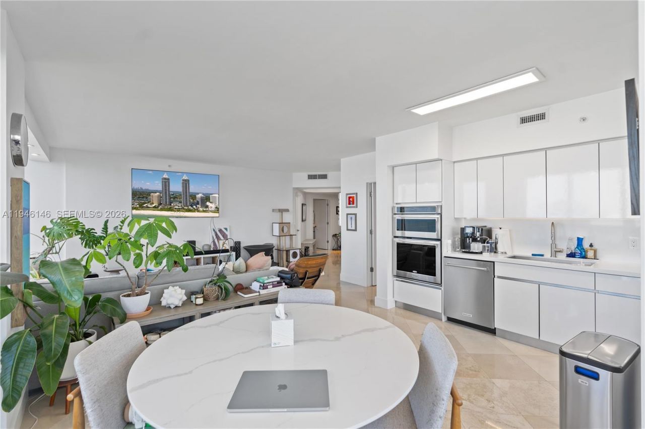 4779 Collins Ave, Unit 2607, Miami Beach, FL 33140 Photo