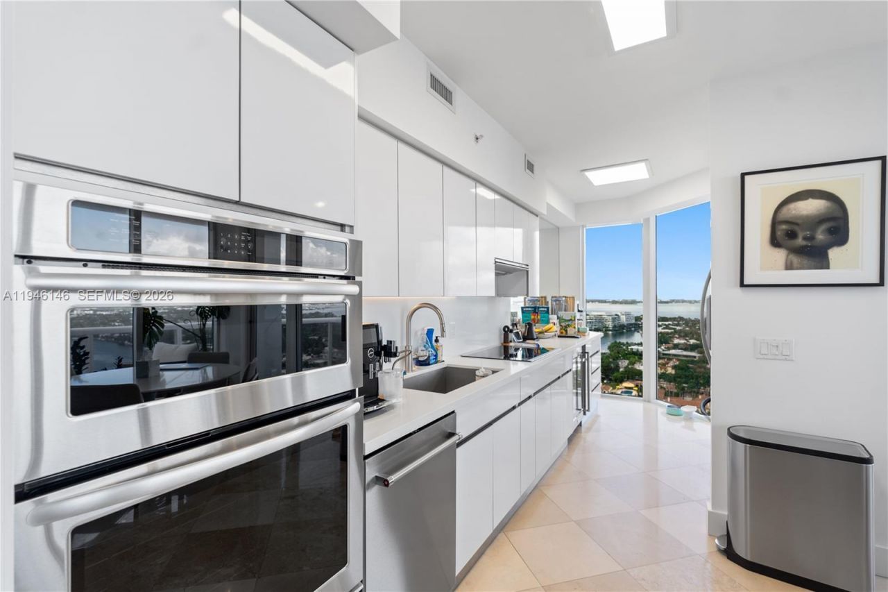 4779 Collins Ave, Unit 2607, Miami Beach, FL 33140 Photo