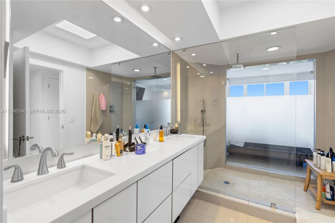 4779 Collins Ave, Unit 2607, Miami Beach, FL 33140 Photo