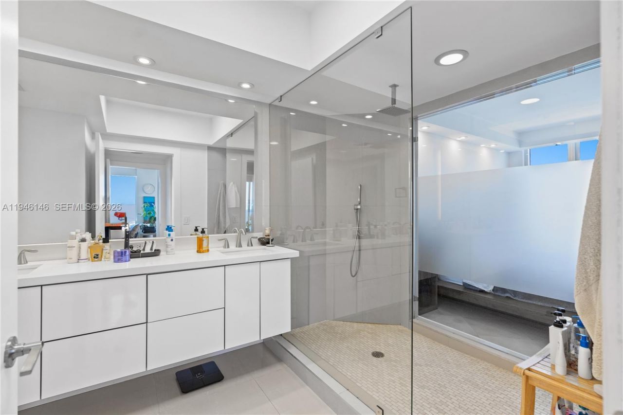 4779 Collins Ave, Unit 2607, Miami Beach, FL 33140 Photo