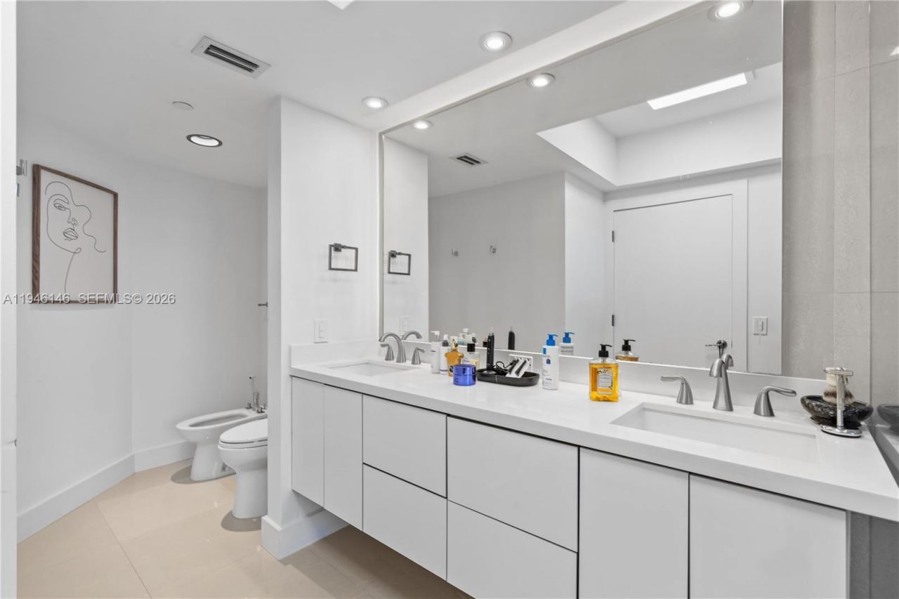 4779 Collins Ave, Unit 2607, Miami Beach, FL 33140 Photo