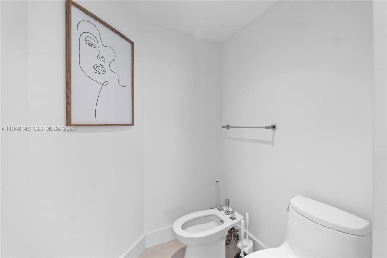 4779 Collins Ave, Unit 2607, Miami Beach, FL 33140 Photo