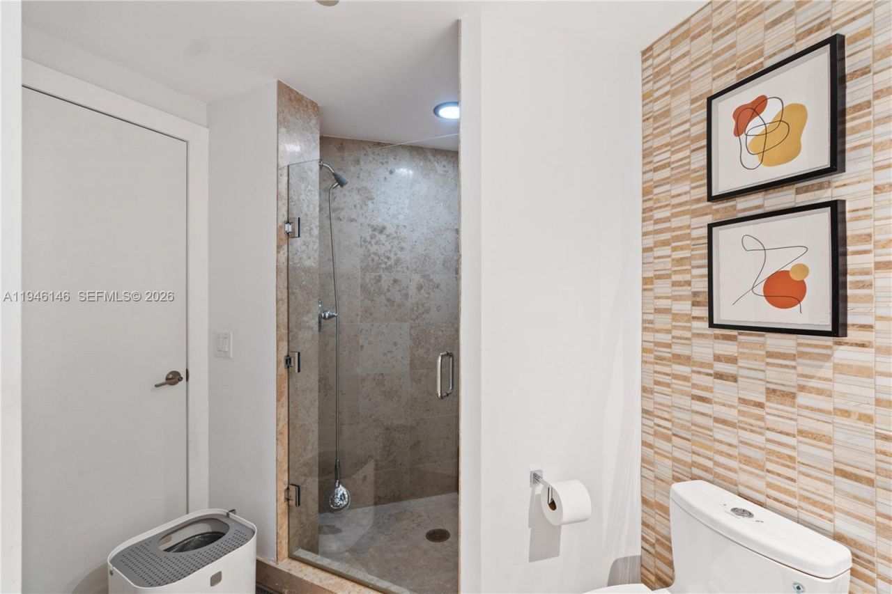 4779 Collins Ave, Unit 2607, Miami Beach, FL 33140 Photo