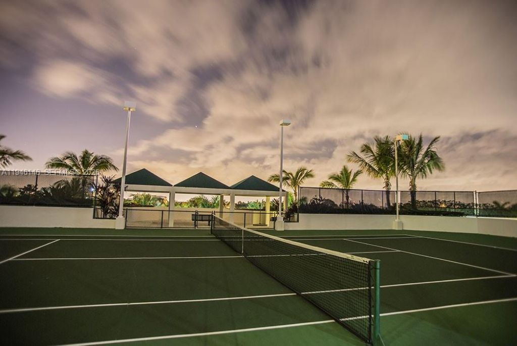 4779 Collins Ave, Unit 2607, Miami Beach, FL 33140 Photo