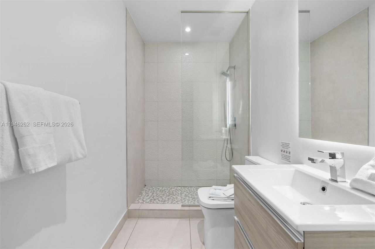 239 SW 9th St, Unit 2303, Miami, FL 33130 Photo