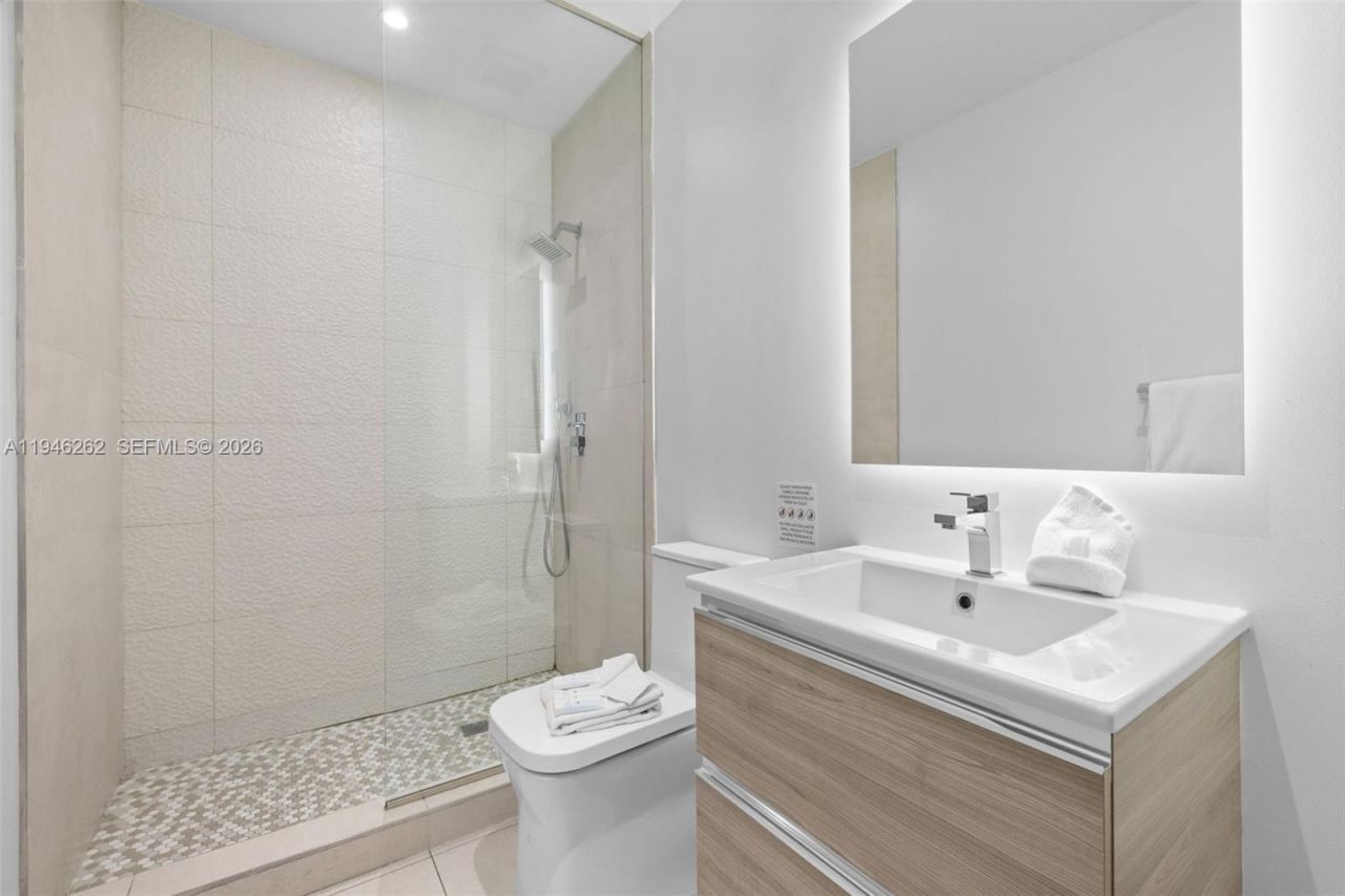 239 SW 9th St, Unit 2303, Miami, FL 33130 Photo