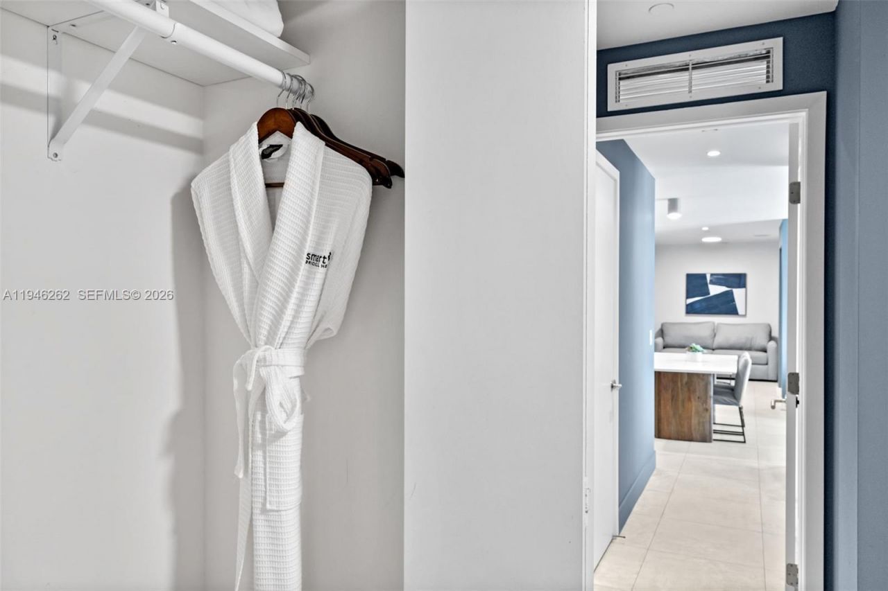 239 SW 9th St, Unit 2303, Miami, FL 33130 Photo