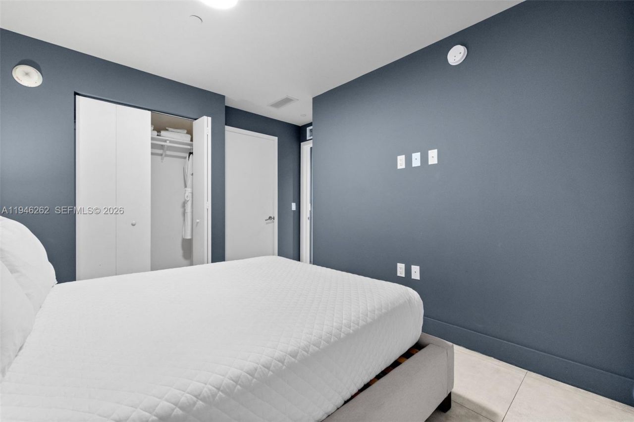 239 SW 9th St, Unit 2303, Miami, FL 33130 Photo