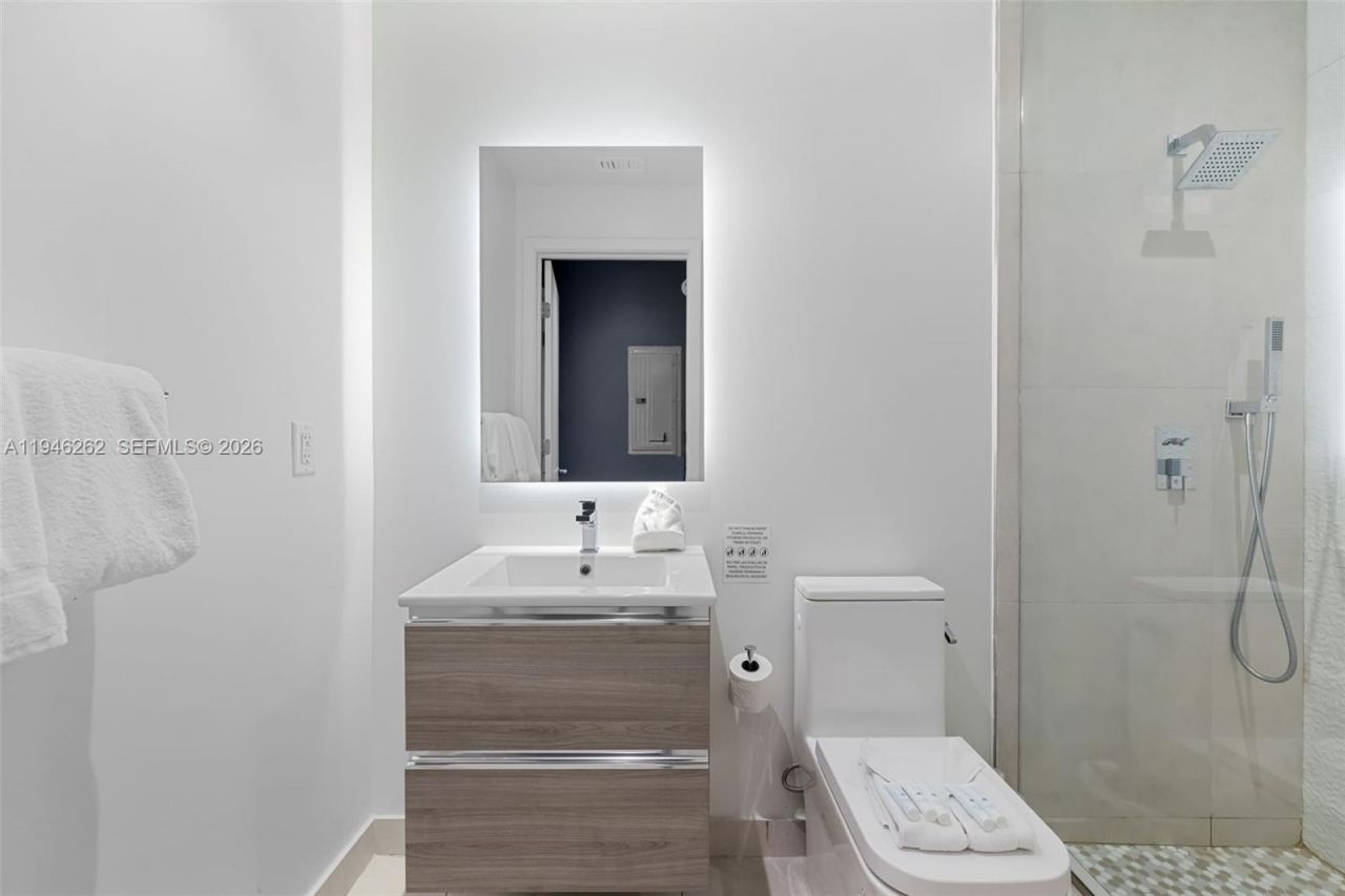 239 SW 9th St, Unit 2303, Miami, FL 33130 Photo