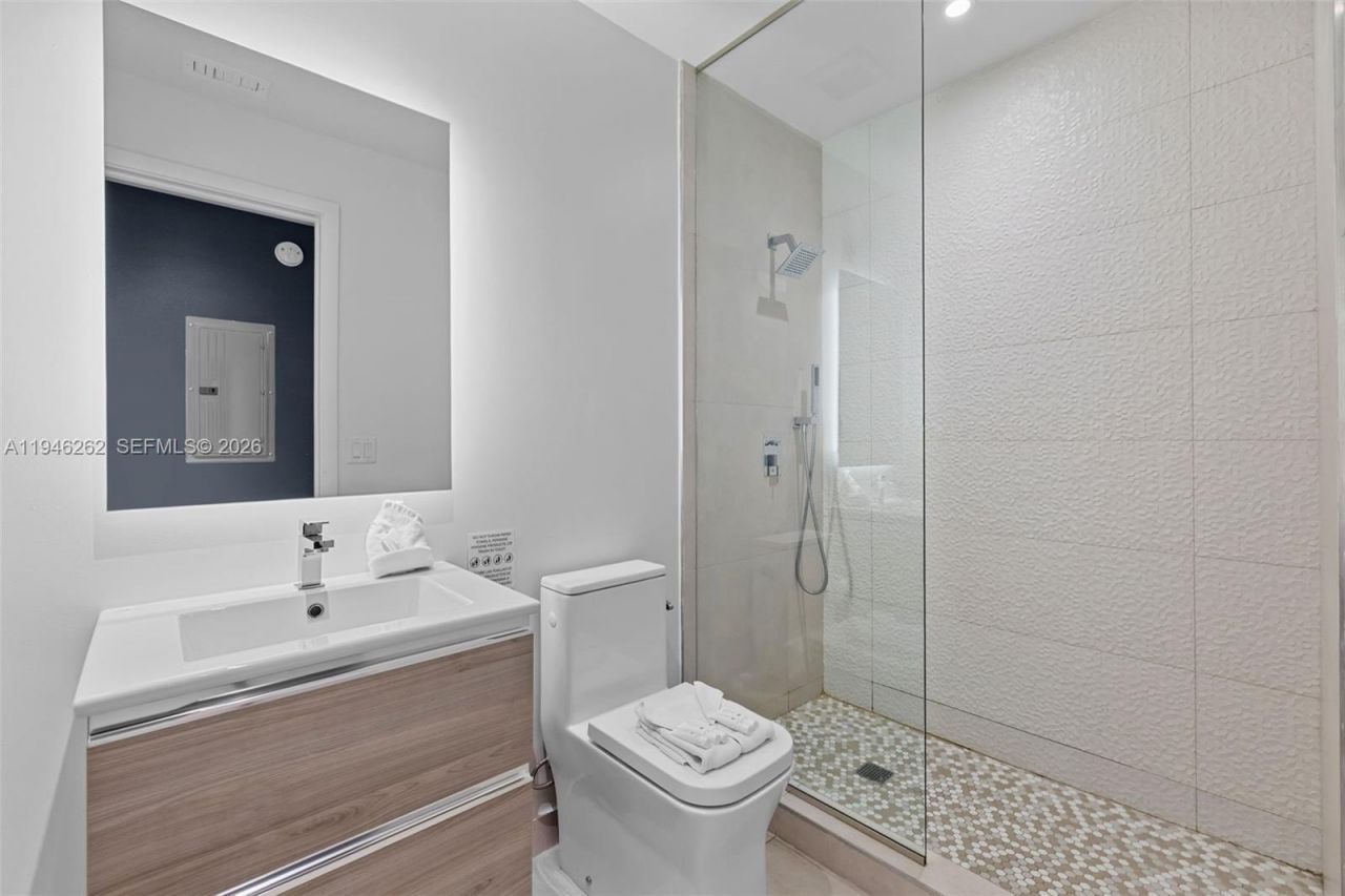 239 SW 9th St, Unit 2303, Miami, FL 33130 Photo