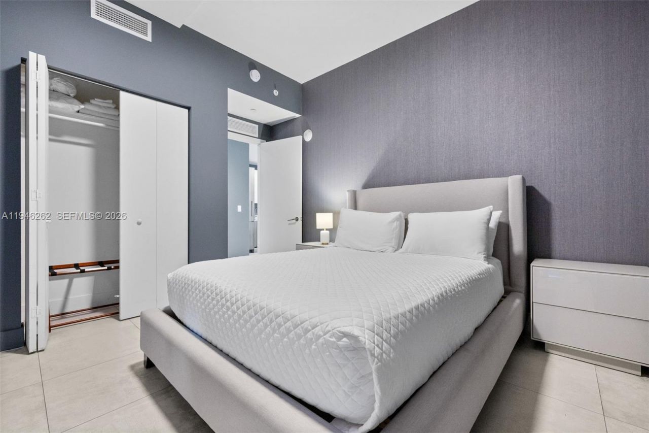 239 SW 9th St, Unit 2303, Miami, FL 33130 Photo